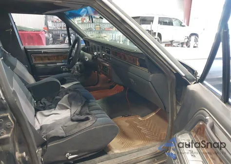 1984 Lincoln Town Car из США, поврежденный, VIN 1LNBP96F1EY710923